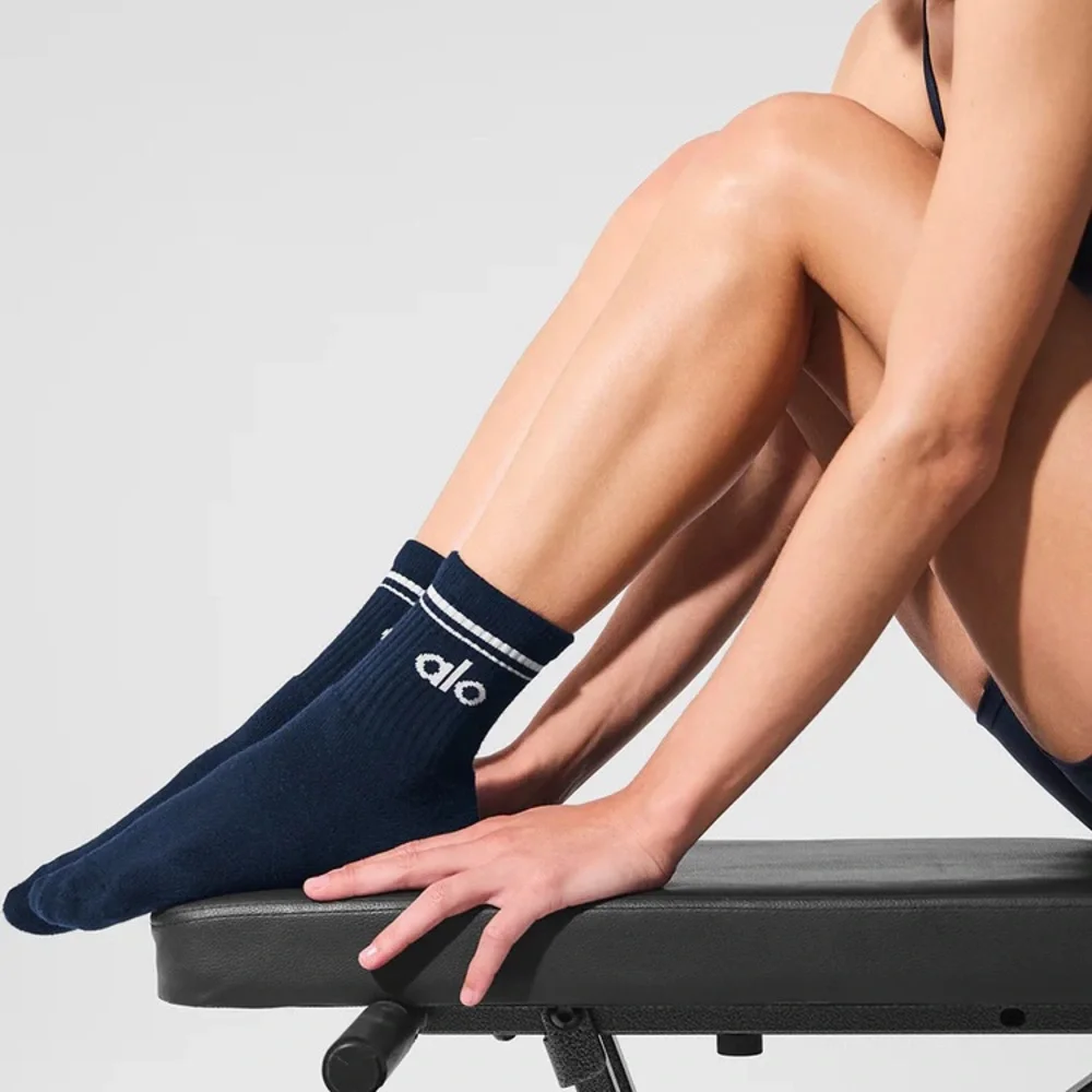 NWT Alo Unisex Half-Crew Throwback Sock Limited Edition Navy/White Size medium